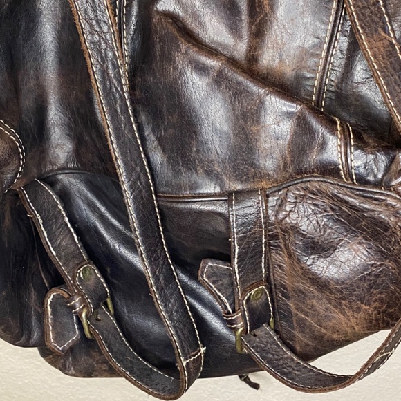 Vintage oversized leather backpack (1980’s) - Picture 11 of 16